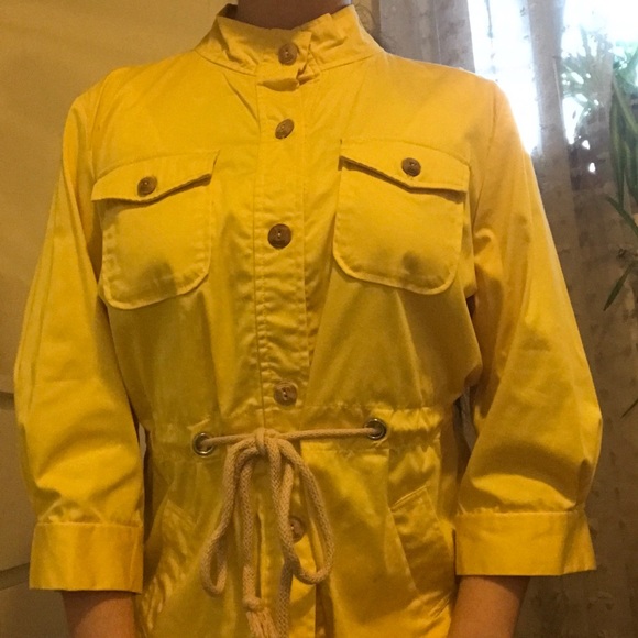 yellow jacket 💛 - Picture 4 of 7